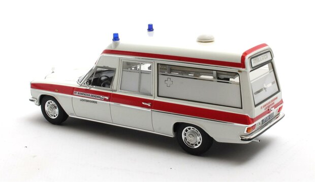 Matrix 1:43 Mercedes Benz V114 Visser ambulance St Bonifacius Lichtenvoorde '69-'73 wit