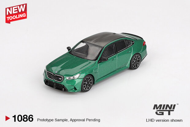 Mini GT 1:64 BMW M5 Isle of Man Green Metallic LHD. Verwacht 01-2025
