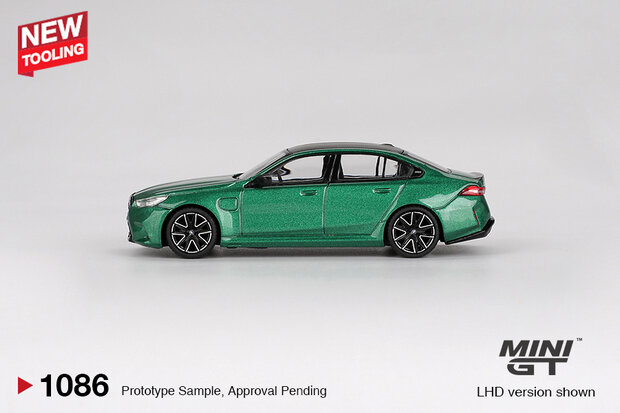 Mini GT 1:64 BMW M5 Isle of Man Green Metallic LHD. Verwacht 01-2025