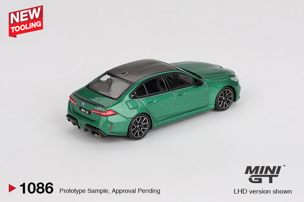 Mini GT 1:64 BMW M5 Isle of Man Green Metallic LHD. Verwacht 01-2025