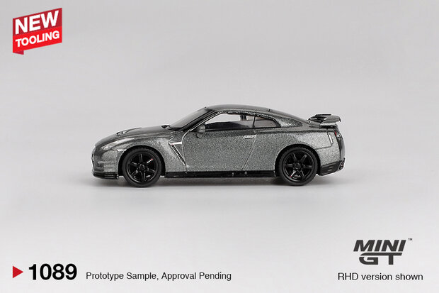 Mini GT 1:64 NISSAN GT-R 2013 Dark Metal Gray (NISMO R35 CRS Version) RHD. Verwacht 01-2025