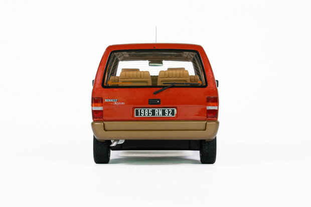 Otto Mobile 1:18 Renault Espace 2000 TSE Rouge Cornaline 1984. Levering 11-2025