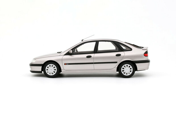 Otto Mobile 1:18 Renault Laguna V6 3.0 Baccara Gris Opale 1996. Levering 12-2025