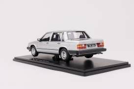 T9 1:18 1985 volvo 760, silver metallic