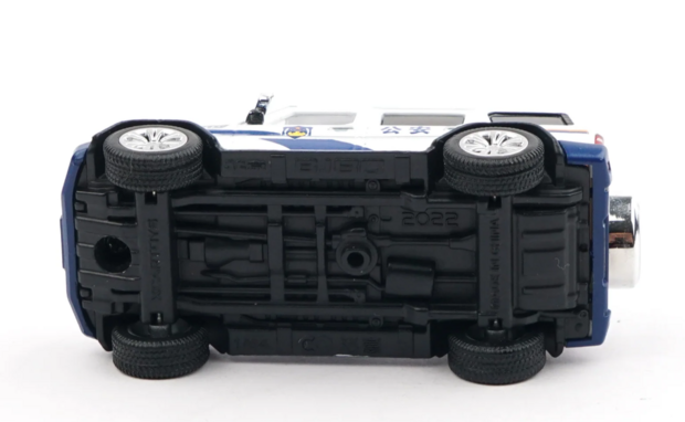 XCartoys 1:64 BAIC BJ80 People's Police Motorcycle Escort Set