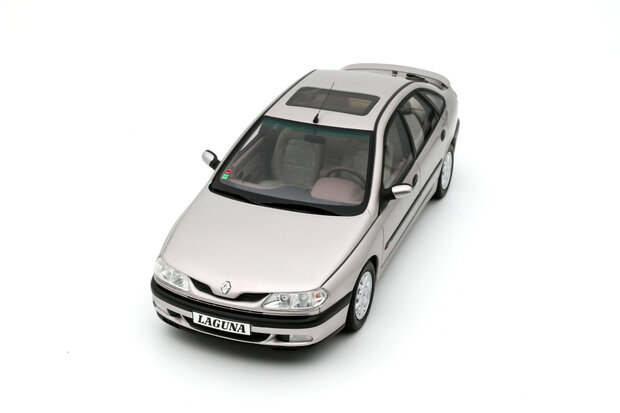 Otto Mobile 1:18 Renault Laguna V6 3.0 Baccara Gris Opale 1996. Levering 12-2025