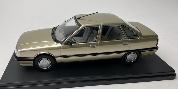 WhiteBox 1:24 Renault 21 1986 beige in window-box