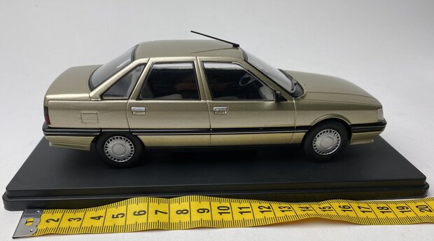WhiteBox 1:24 Renault 21 1986 beige in window-box
