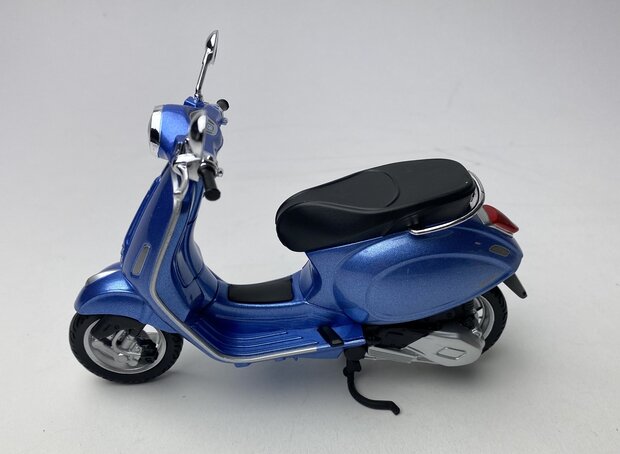 Maisto 1:12 Vespa Primavera 150 blauw