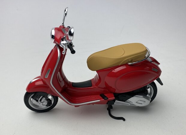 Maisto 1:12 Vespa Primavera 150 rood