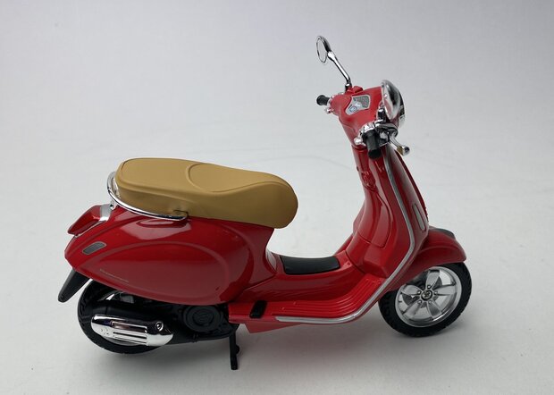Maisto 1:12 Vespa Primavera 150 rood