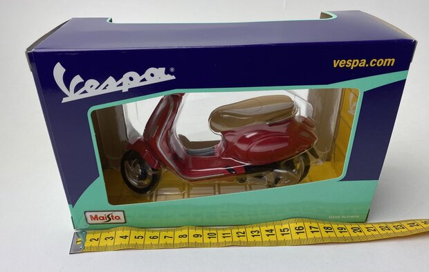 Maisto 1:12 Vespa Primavera 150 rood