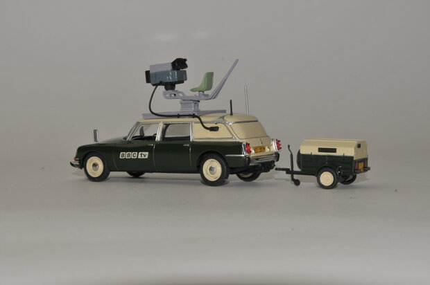 Atlas 1:43 Citroen DS Break  "BBC tv "1971 mert aanhanger groen/ beige met boekje.