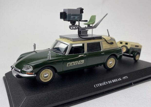 Atlas 1:43 Citroen DS Break  "BBC tv "1971 mert aanhanger groen/ beige met boekje.