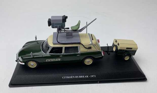Atlas 1:43 Citroen DS Break  "BBC tv "1971 mert aanhanger groen/ beige met boekje.