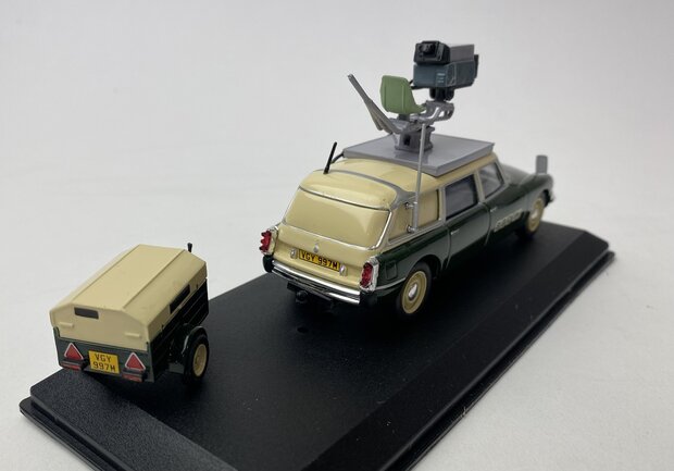 Atlas 1:43 Citroen DS Break  "BBC tv "1971 mert aanhanger groen/ beige met boekje.
