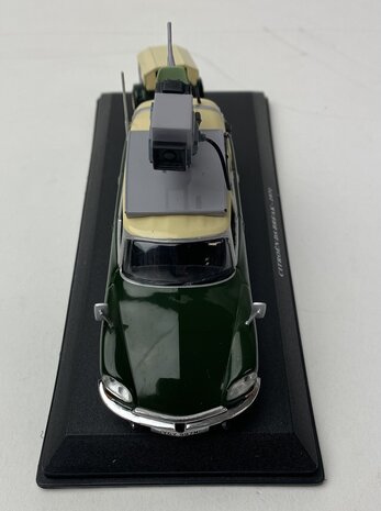 Atlas 1:43 Citroen DS Break  "BBC tv "1971 mert aanhanger groen/ beige met boekje.