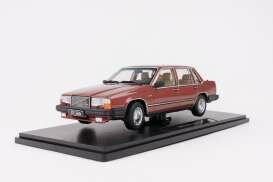 Triple9 1:18 Volvo 760 Turbo 1985 donkerrood