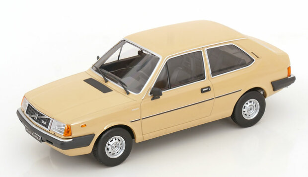 Triple9 1:18 Volvo 343, 1982 - geel beige. Binnenkort leverbaar - voorbestellen,
