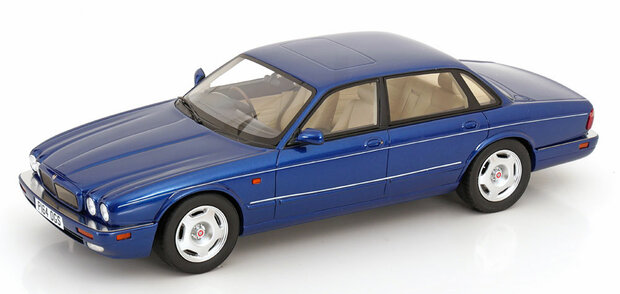 Cult Models 1:18 Jaguar XJR X300 RHD 1995 donkerblauw, limited 100pcs