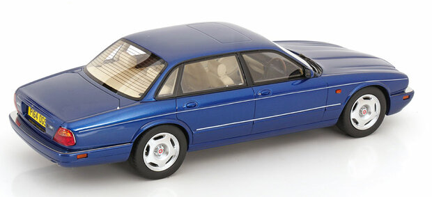Cult Models 1:18 Jaguar XJR X300 RHD 1995 donkerblauw, limited 100pcs