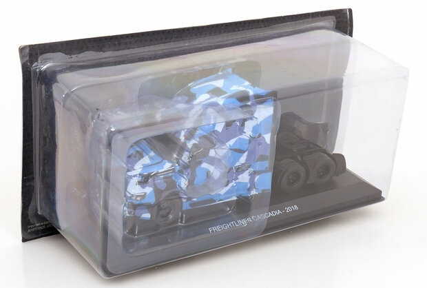 Atlas 1:43 Freightliner Cascadia Truck, blue/camouflage 2018 -Trekker