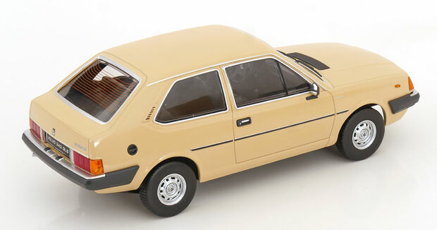 Triple9 1:18 Volvo 343, 1982 - geel beige