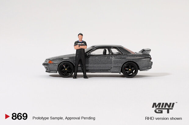 Mini GT 1:64 Nissan Skyline GT-R (R32) Gunmetal W/ Matsuda Figure Tsugio Matsuda Collection RHD