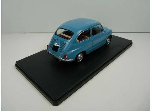 Atlas 1:24 Fiat 600 D 1960 blauw in blisterverpakking