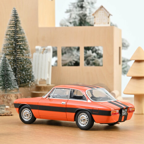 Norev 1:18 Alfa Romeo 2000 GTV 1973 Orange. Levering 12-2025