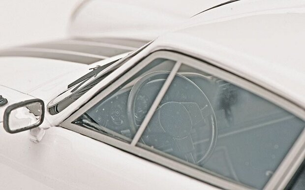 Schuco Pro18 1:18 Porsche 911 coupé (1977), wit, resin gesloten model