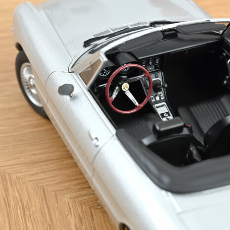Norev 1:18 Alfa Romeo 2000 Spider 1973 Silvergrey metallic