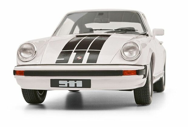 Schuco Pro18 1:18 Porsche 911 coup&eacute; (1977), wit, resin gesloten model