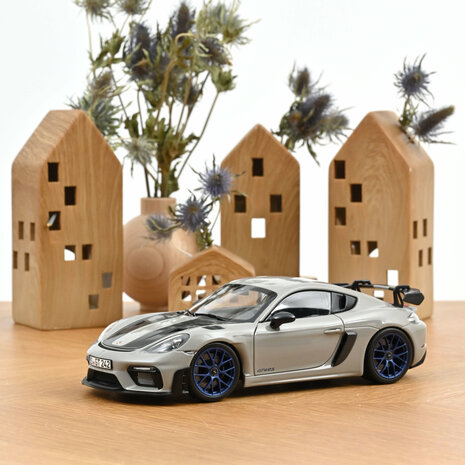 Norev 1:18 Porsche Cayman GT4 RS w/Weissach Pack 2023 Chalk . Levering januari