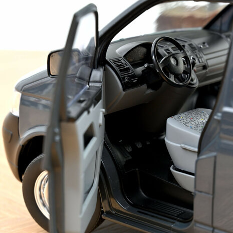 Norev 1:18 Volkswagen Transporter 2003 Grey