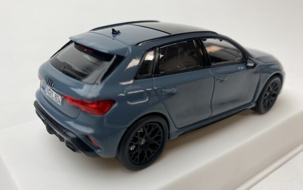 Norev 1:43 Audi RS 3 2025 Kermora Grey incl. vitrine