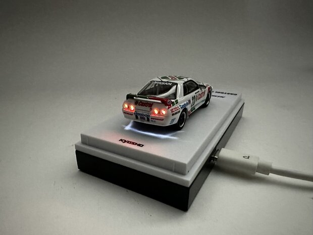 Kyosho 1:64 Castrol ( Nissan ) Skyline GT-R Gr.A 1990 No 23 with LED incl vitrine
