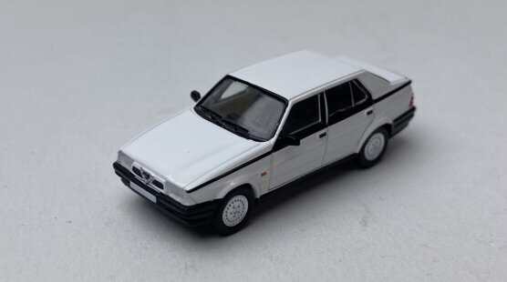 Premium Classixxs 1:87 Alfa Romeo 75 wit 1988