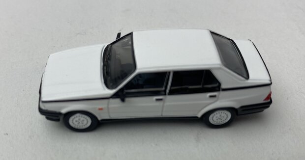 Premium Classixxs 1:87 Alfa Romeo 75 wit 1988