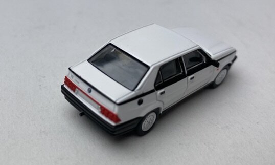 Premium Classixxs 1:87 Alfa Romeo 75 wit 1988