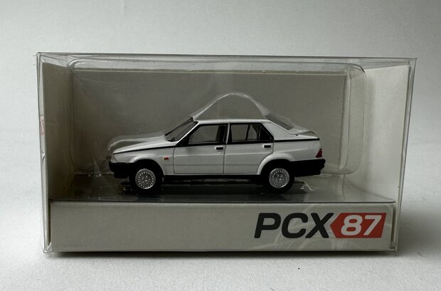 Premium Classixxs 1:87 Alfa Romeo 75 wit 1988