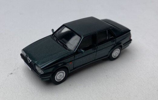 Premium Classixxs 1:87 Alfa Romeo 75 donkergroen 1988