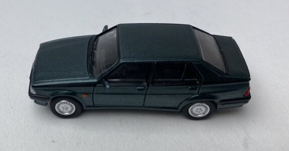 Premium Classixxs 1:87 Alfa Romeo 75 donkergroen 1988