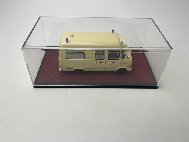 Matrix 1:43 Opel Blitz Voll Rettungswagen Karlstadt 65-75 beige