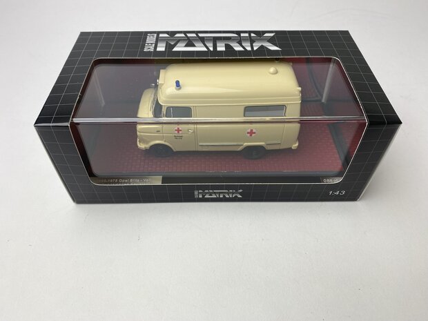 Matrix 1:43 Opel Blitz Voll Rettungswagen Karlstadt 65-75 beige
