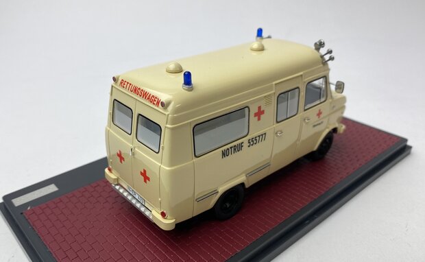Matrix 1:43 Opel Blitz Voll Rettungswagen Neurenberg 65-75 beige - limited 100 pcs