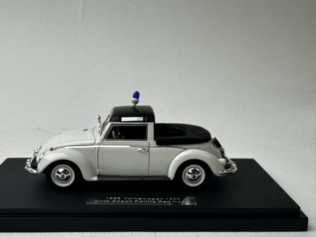 Matrix 1:43 Volkswagen Kever Beetle kuip coach politie Den Haag open 1958