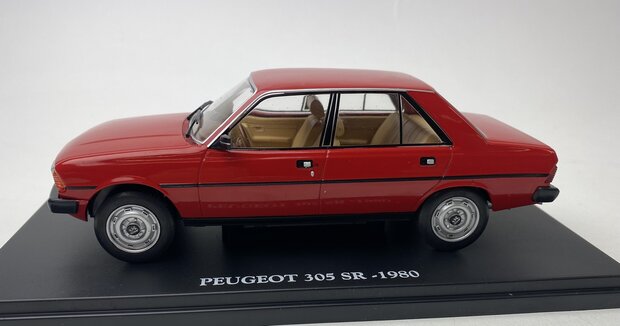Atlas 1:24 Peugeot 305 SR 1980 rood