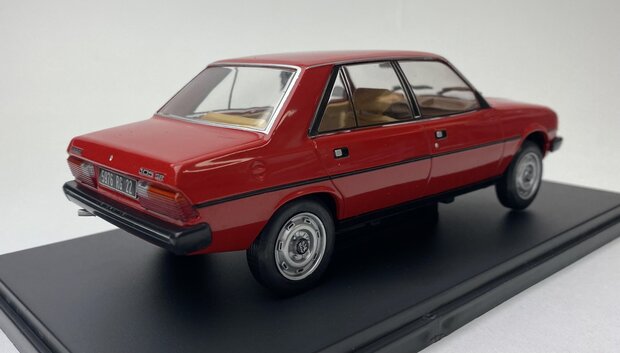 Atlas 1:24 Peugeot 305 SR 1980 rood