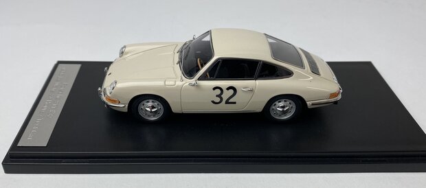 Matrix 1:43 Porsche 911 Le Mans test car no 32 1966 wit
